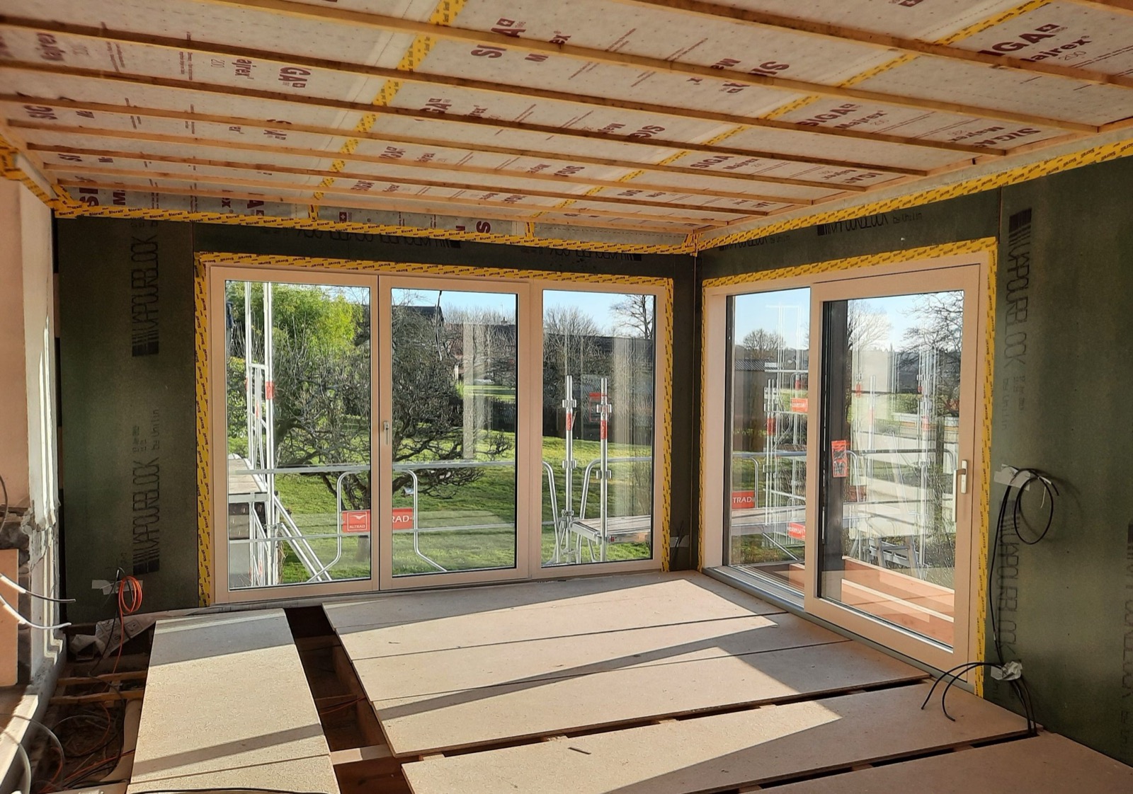 Extension contemporaine — menuiseries aluminium