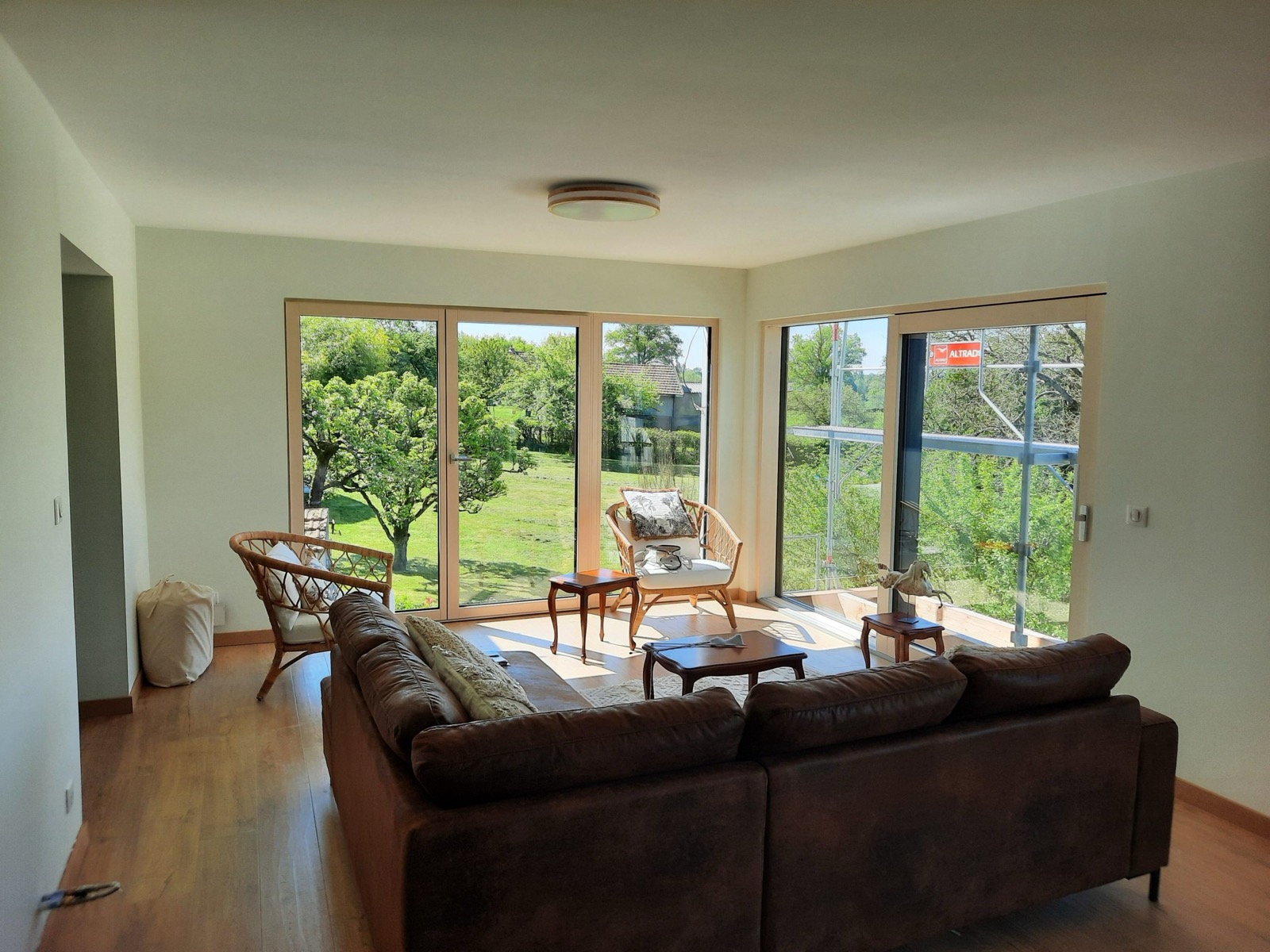 Extension contemporaine — menuiseries aluminium — vue 3