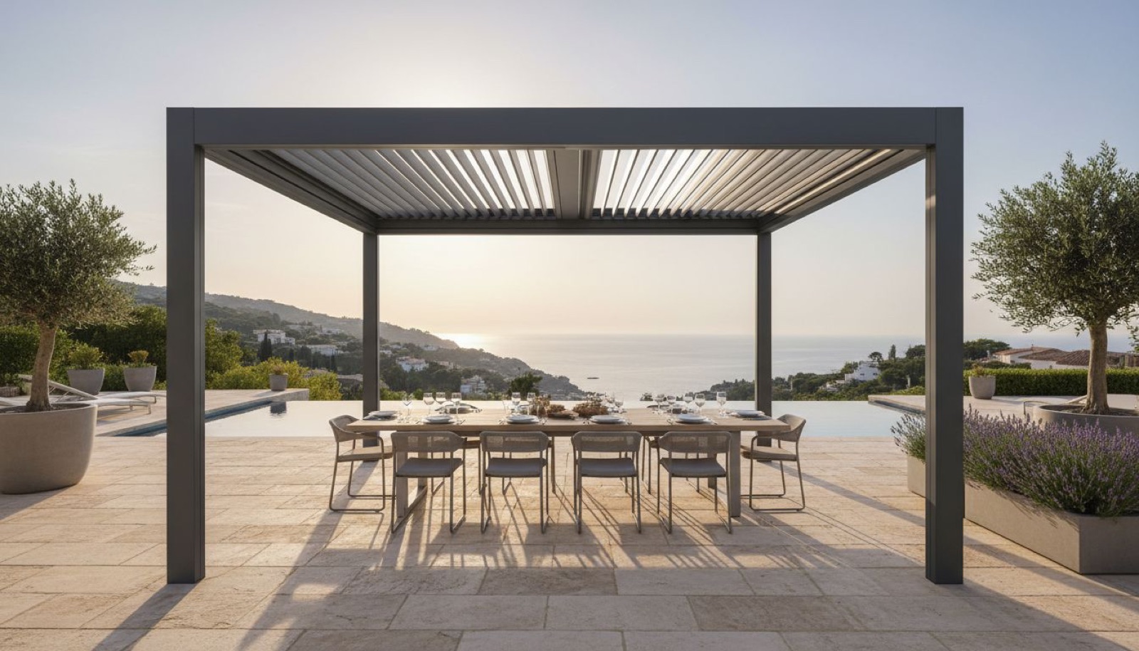 Pergola bioclimatique ou toile : comparatif 2026